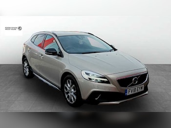 Used Volvo V40 Cross Country 2018 for sale - 78755877: Photo