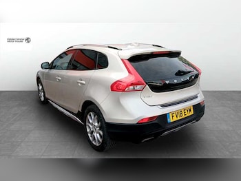 Used Volvo V40 Cross Country 2018 for sale - 78755877: Photo