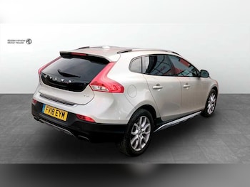 Used Volvo V40 Cross Country 2018 for sale - 78755877: Photo