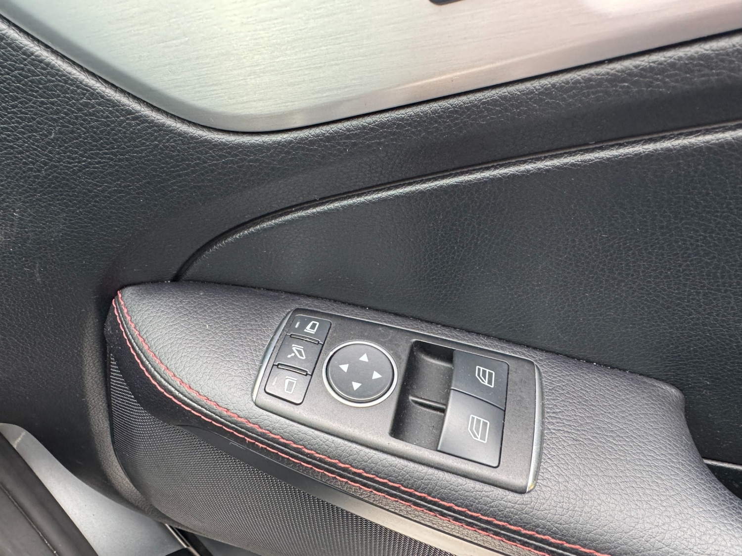 Used Mercedes-Benz SLK 2011 for sale - 76116163: Photo 11