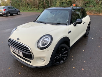 Used MINI Hatch 2019 for sale - 76531056: Photo