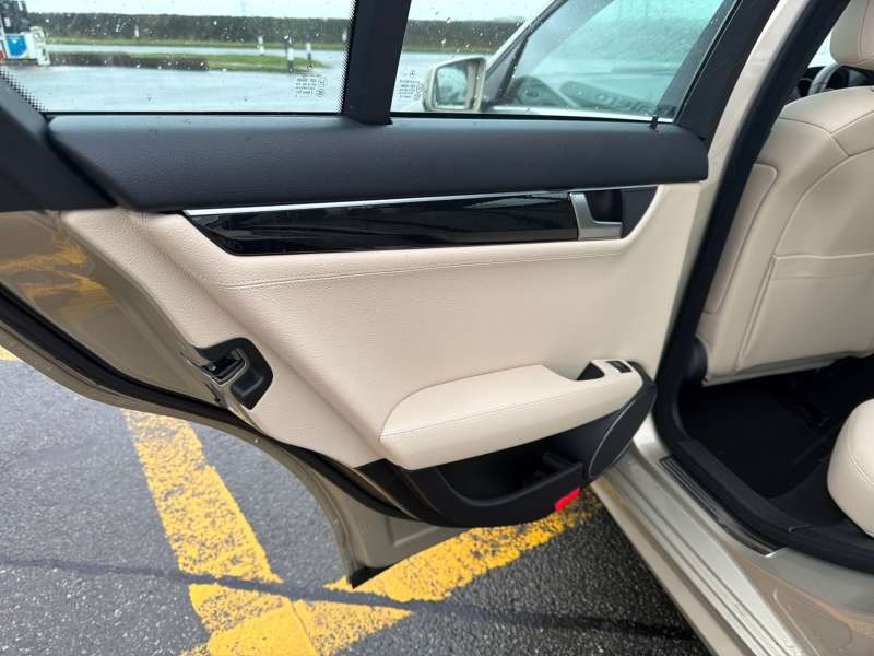 Used Mercedes-Benz C Class 2012 for sale - 77605286: Photo 23