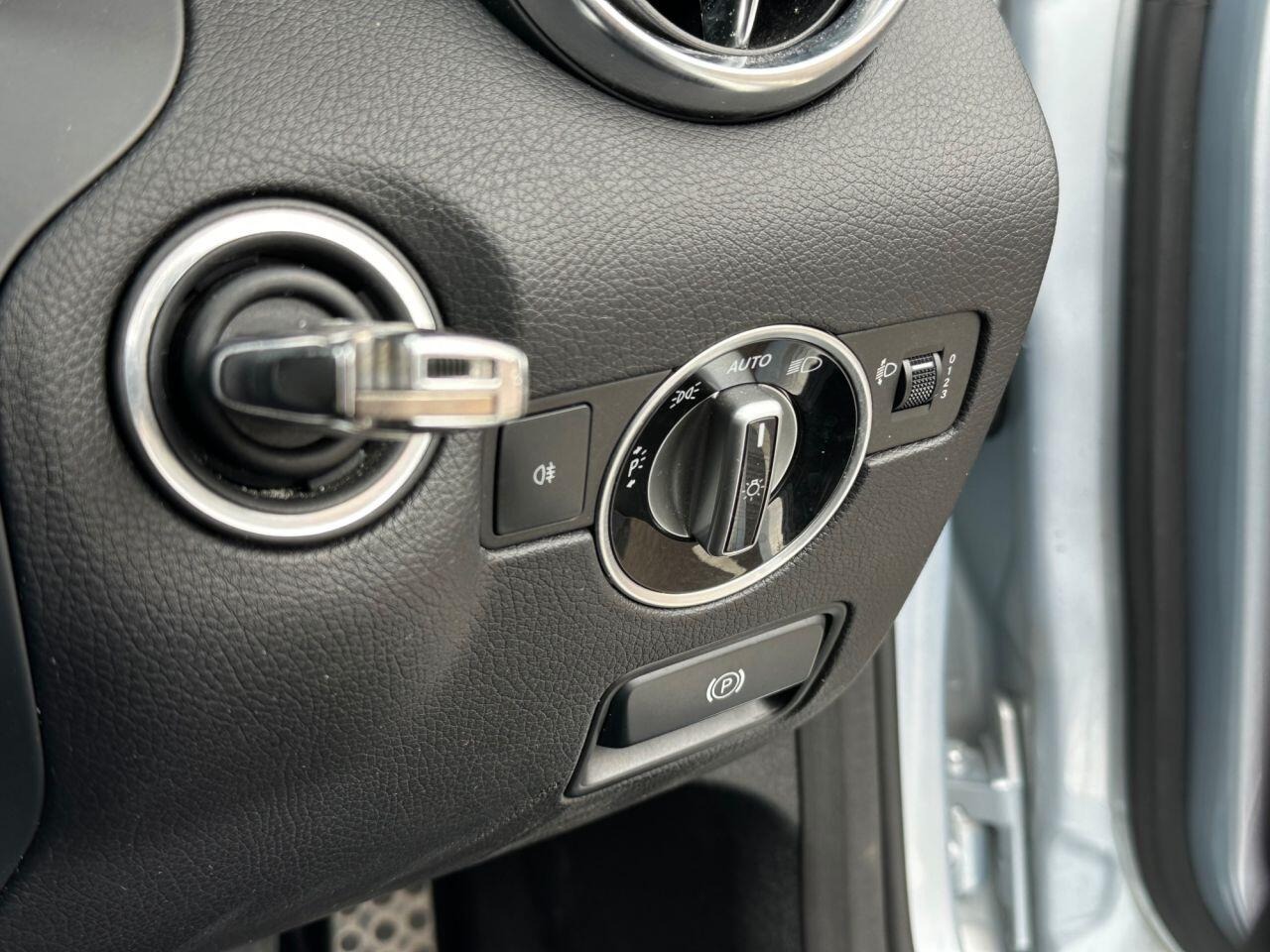 Used Mercedes-Benz SLK 2013 for sale - 77873630: Photo 42