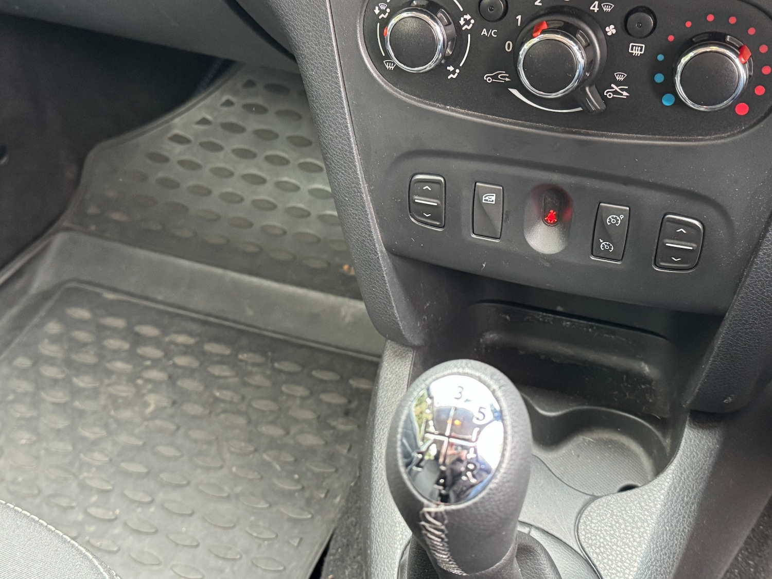 Used Dacia Sandero 2017 for sale - 77207977: Photo 18