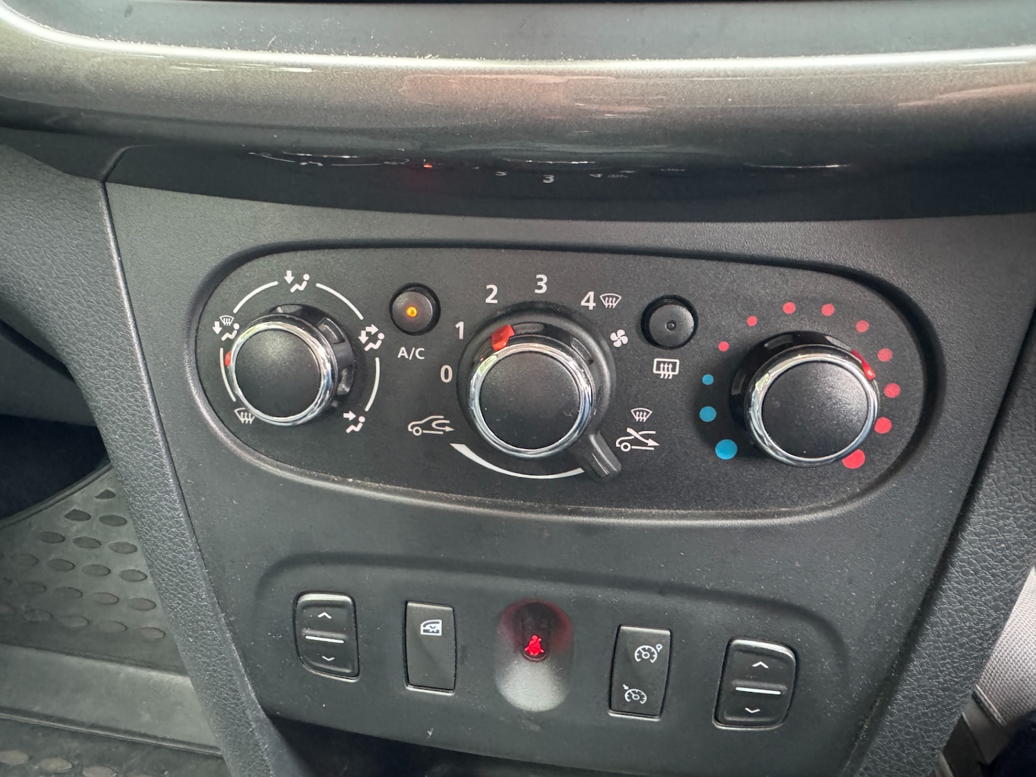 Used Dacia Sandero 2017 for sale - 77207977: Photo 19