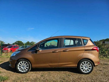 2014 - TITANIUM 5-Door