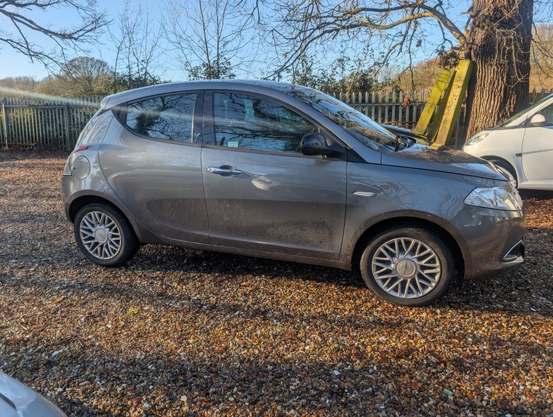 Used Chrysler Ypsilon 2013 for sale - 77236932: Photo 15