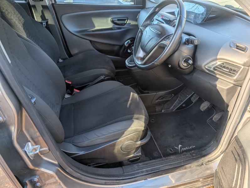 Used Chrysler Ypsilon 2013 for sale - 77236932: Photo 9