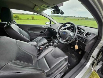Used Ford Fiesta 2015 for sale - 76029902: Photo