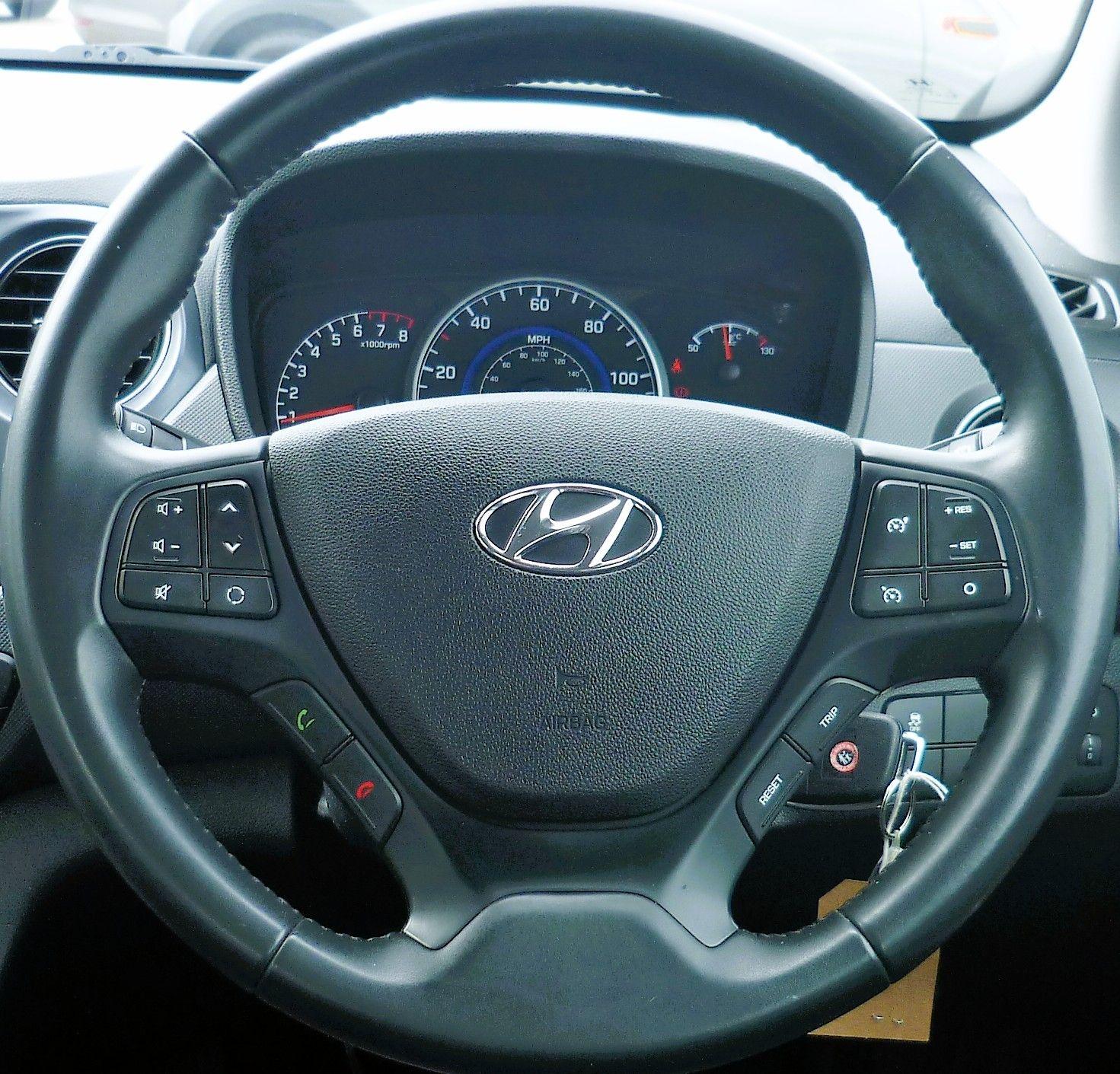 Used Hyundai i10 2018 for sale - 76914558: Photo 33