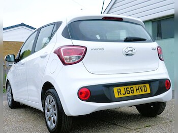 Used Hyundai i10 2018 for sale - 76914558: Photo