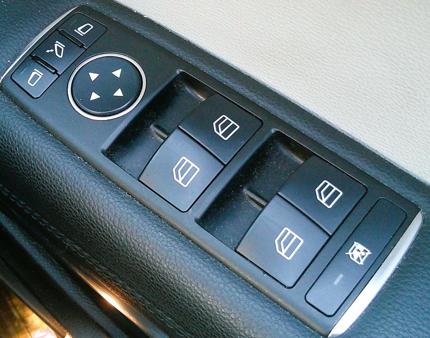 Used Mercedes-Benz E Class for sale - 77670363: Photo 31