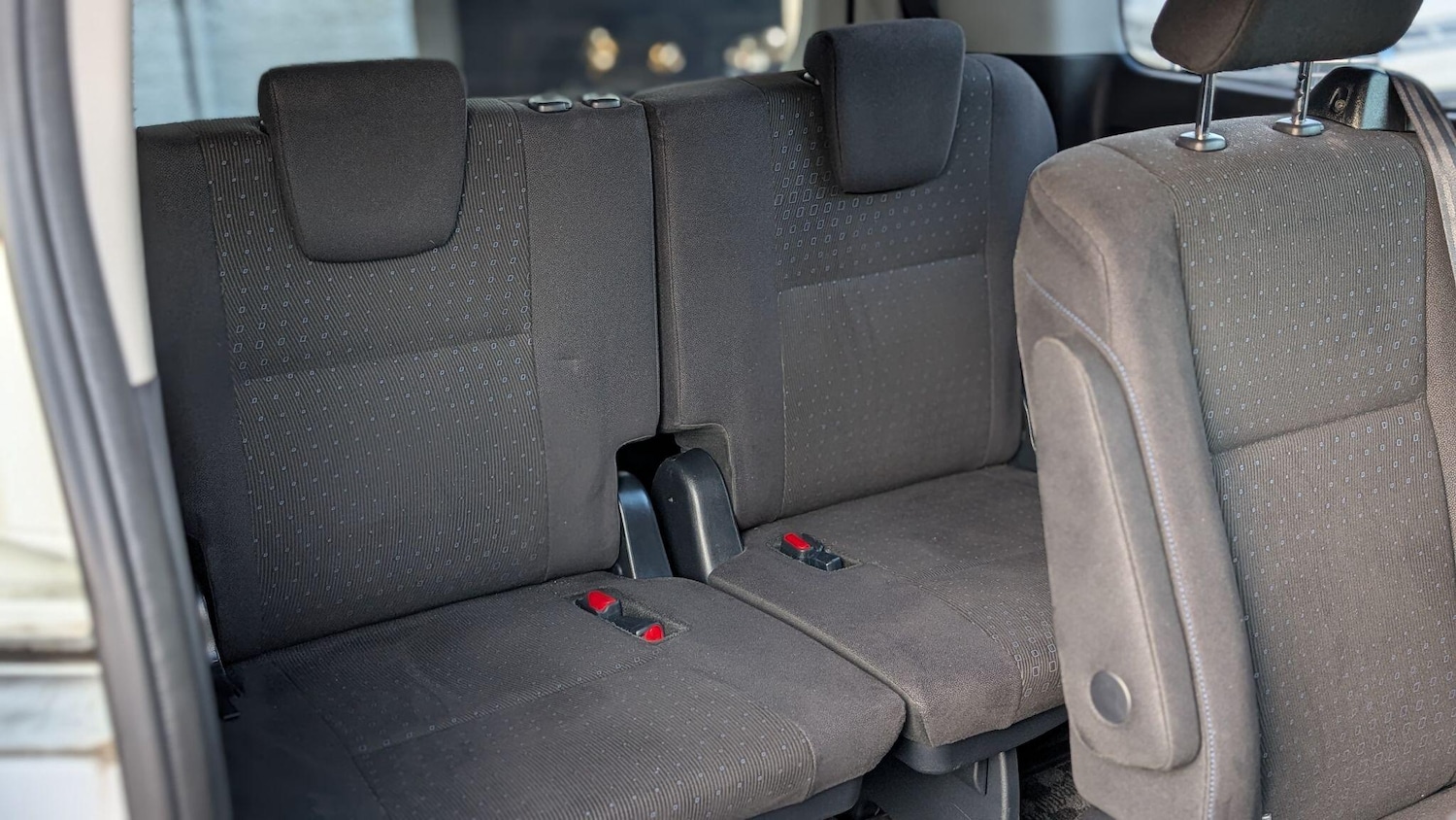 Used Toyota Noah for sale - 76996110: Photo 29