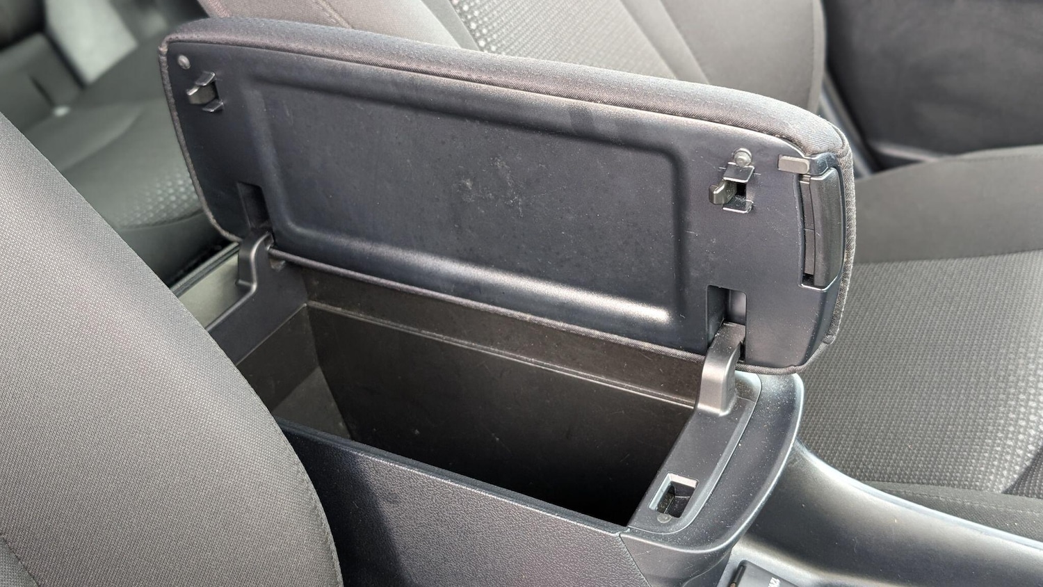 Used Toyota Prius 2025 for sale - 76850260: Photo 29