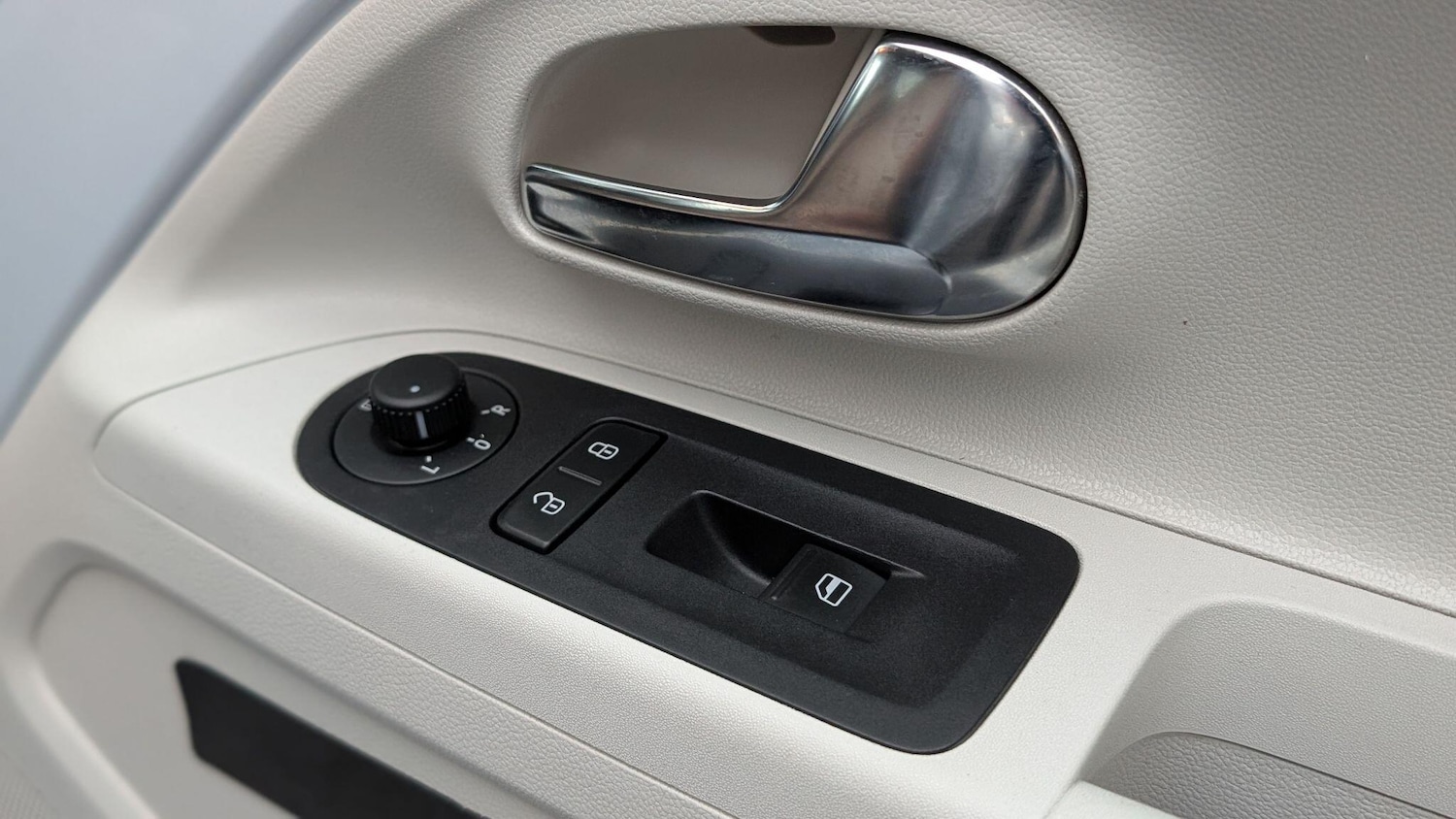 Used Volkswagen up! for sale - 76976356: Photo 27