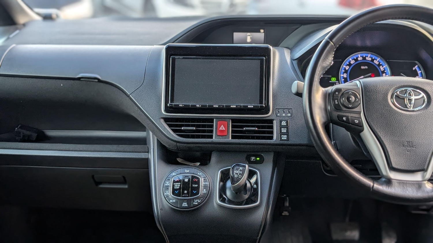 Used Toyota Noah for sale - 76667110: Photo 14