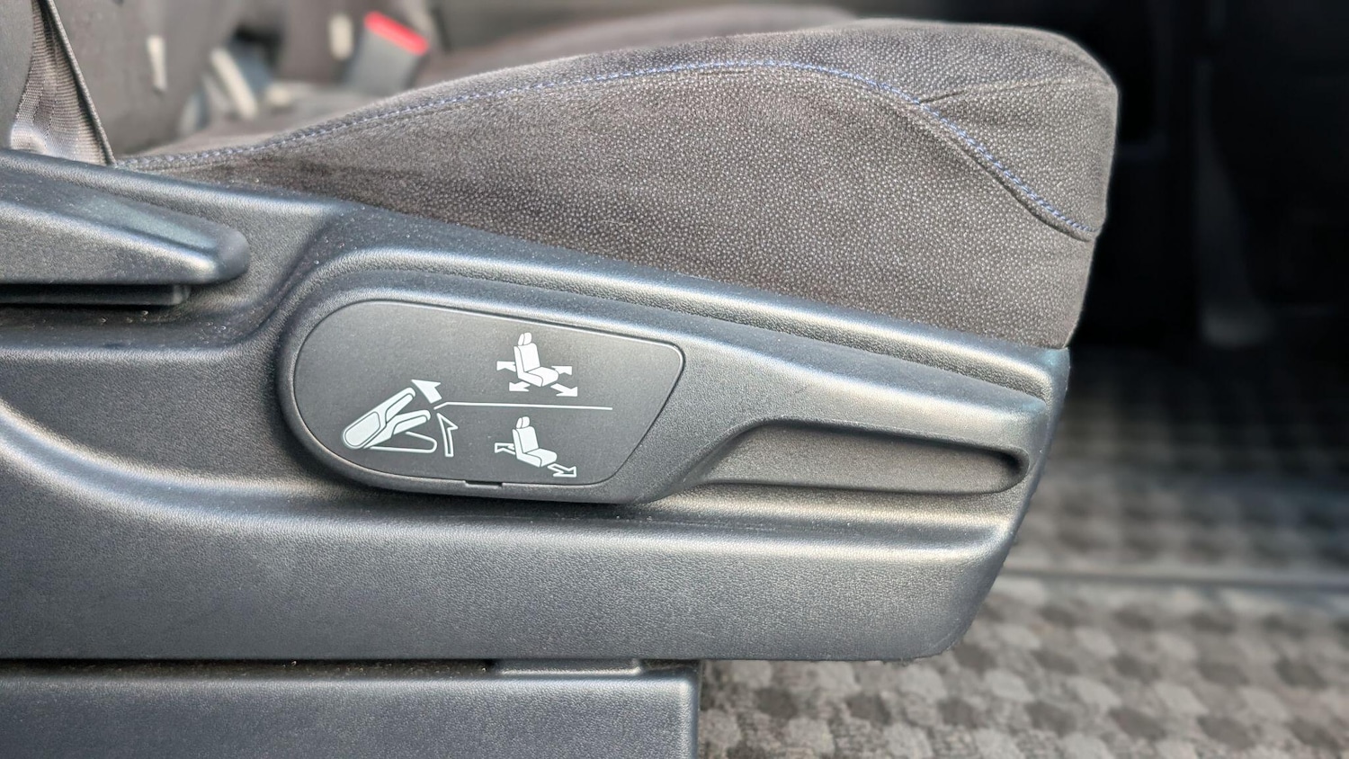 Used Toyota Noah for sale - 76667110: Photo 23