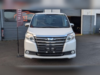 Used Toyota Noah 2016 for sale - 76667110: Photo