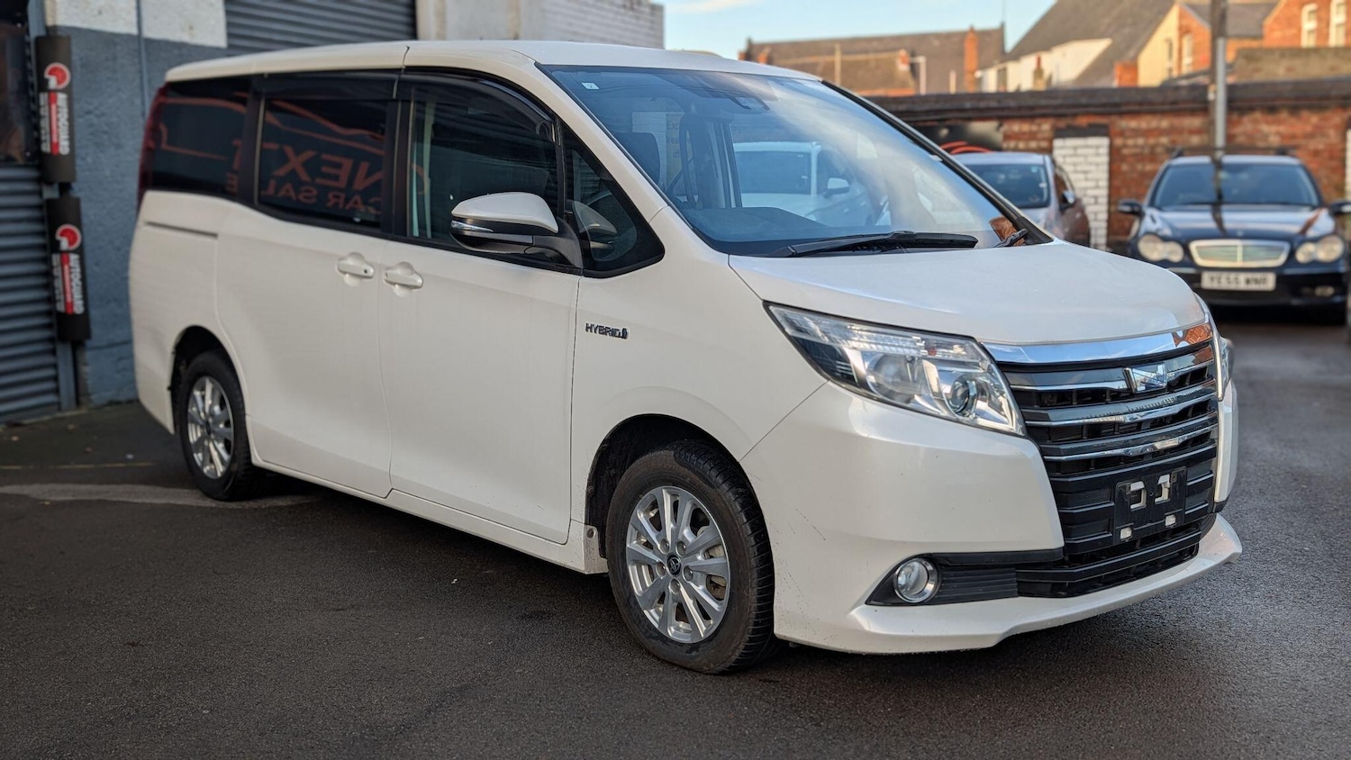 Used Toyota Noah for sale - 76667110: Photo 3