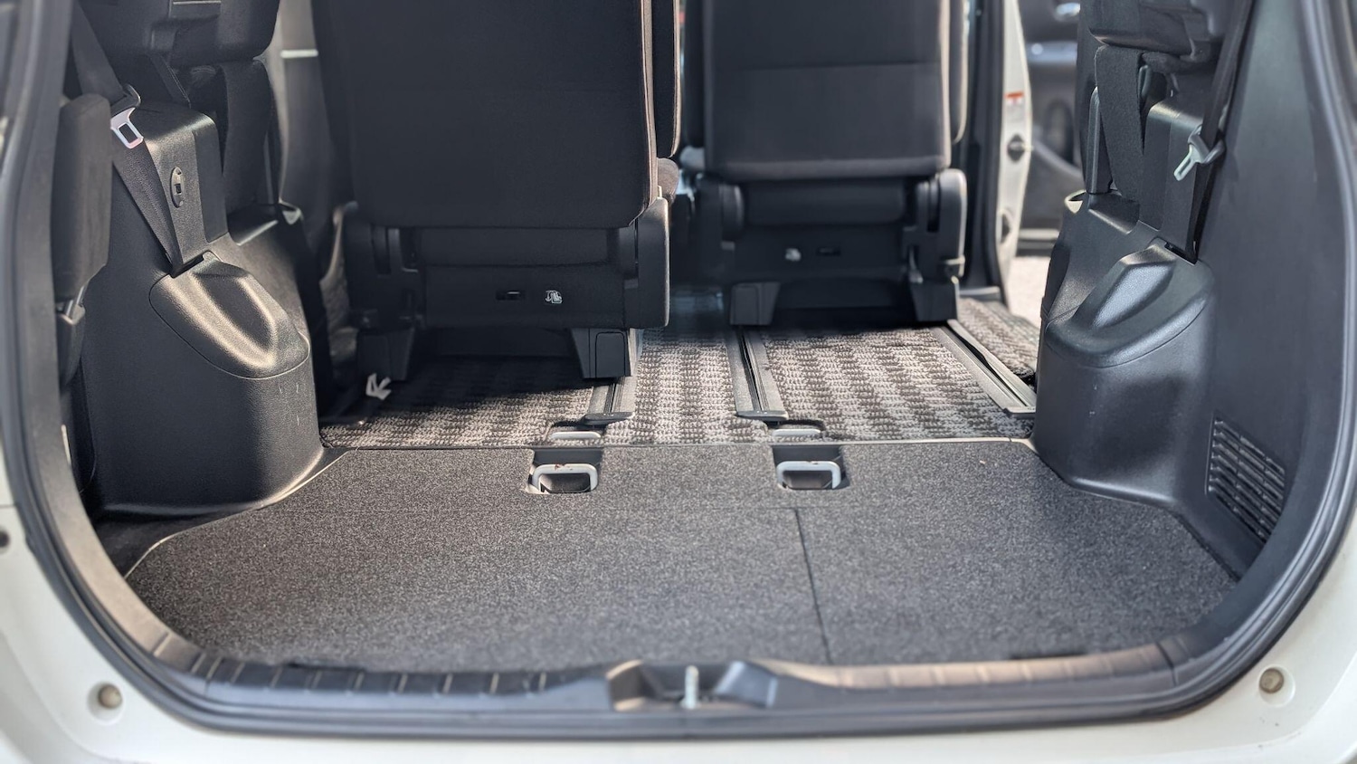 Used Toyota Noah for sale - 76667110: Photo 35