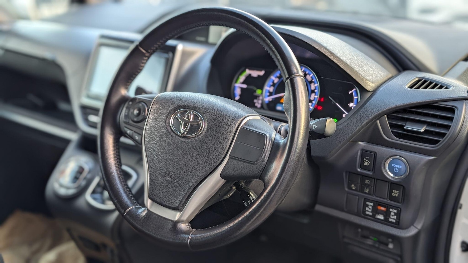 Used Toyota Noah for sale - 76667110: Photo 8