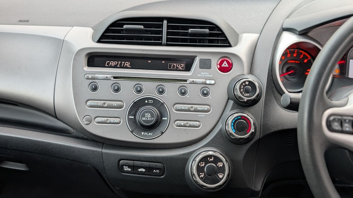 Used Honda Jazz 2010 for sale - 76259977: Photo 16