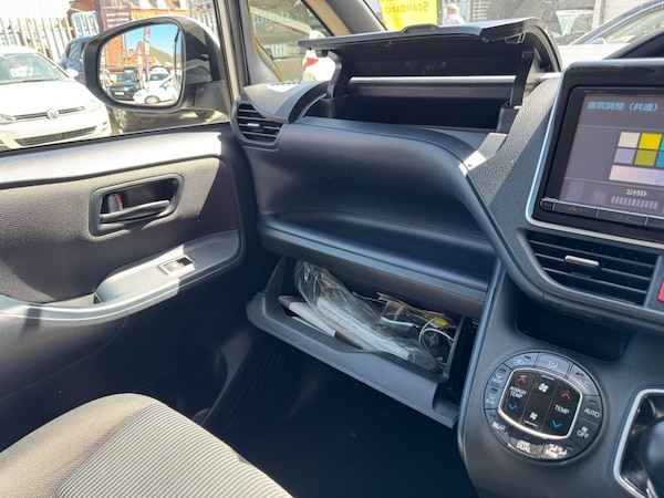 Used Toyota Voxy 2025 for sale - 75233228: Photo 24