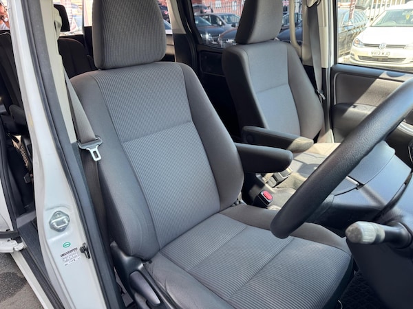 Used Toyota Voxy 2025 for sale - 75233228: Photo 27