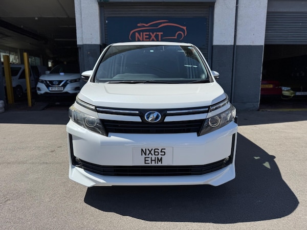 Used Toyota Voxy 2025 for sale - 75233228: Photo 2