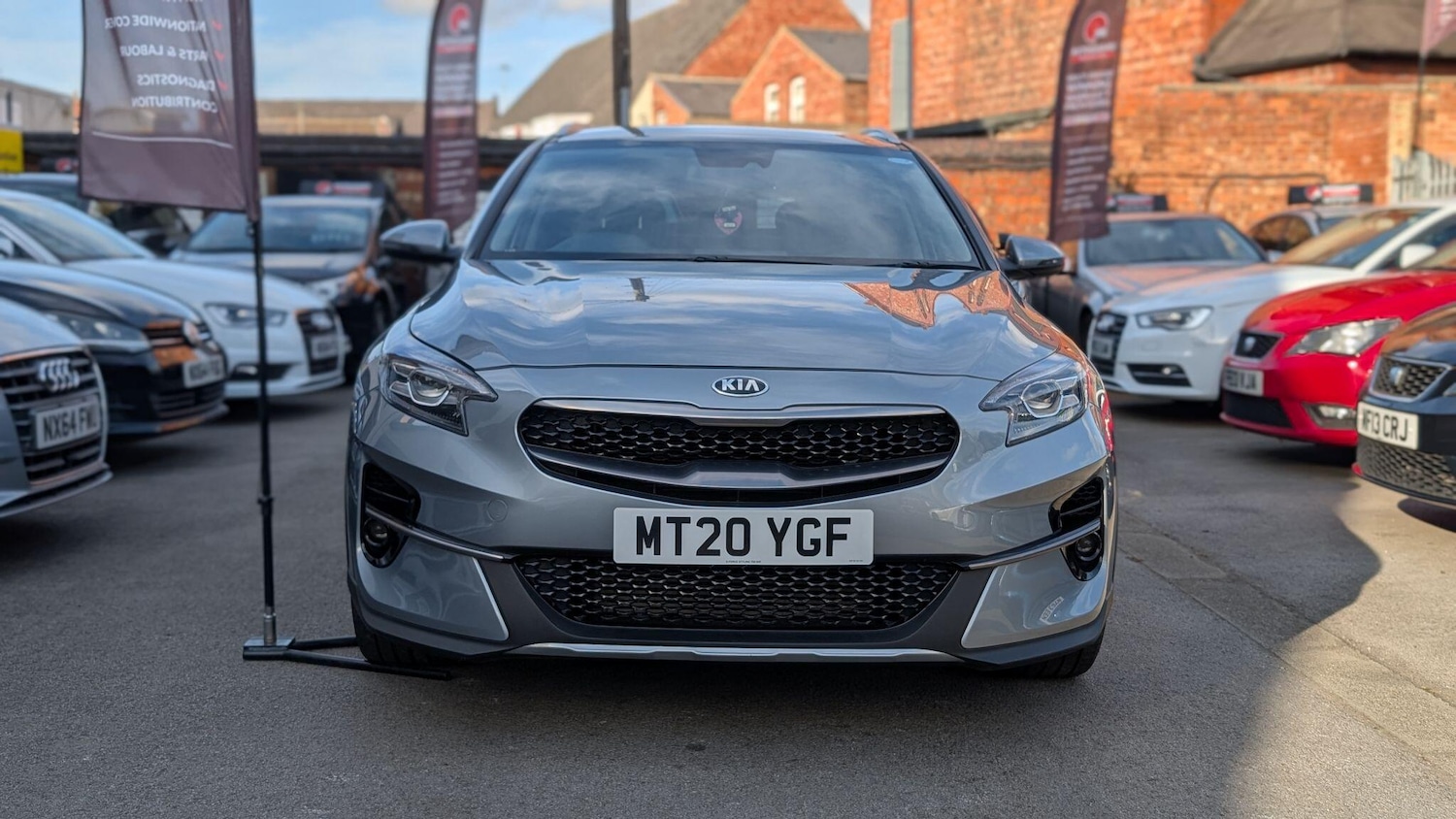 Used Kia XCeed 2020 for sale - 76992981: Photo 2