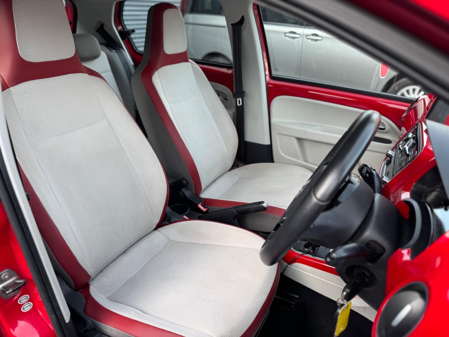 Used Volkswagen up! 2025 for sale - 77066360: Photo 18