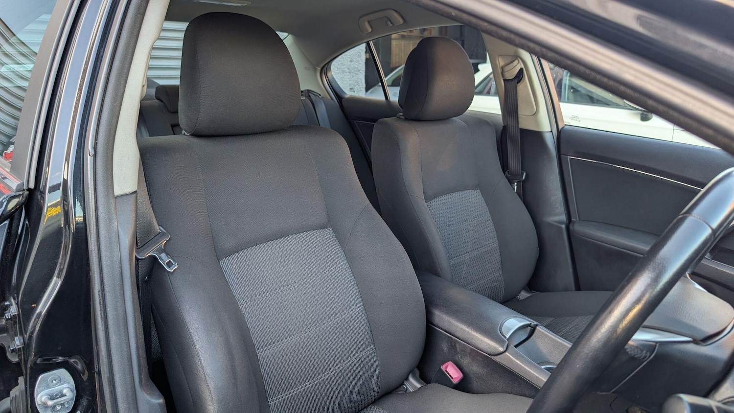 Used Toyota Avensis 2014 for sale - 76059369: Photo 33
