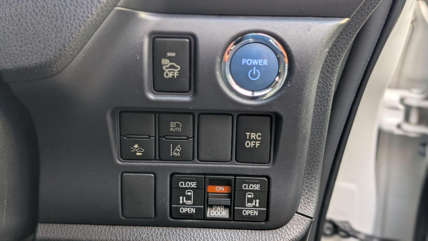 Used Toyota Noah for sale - 77066915: Photo 13