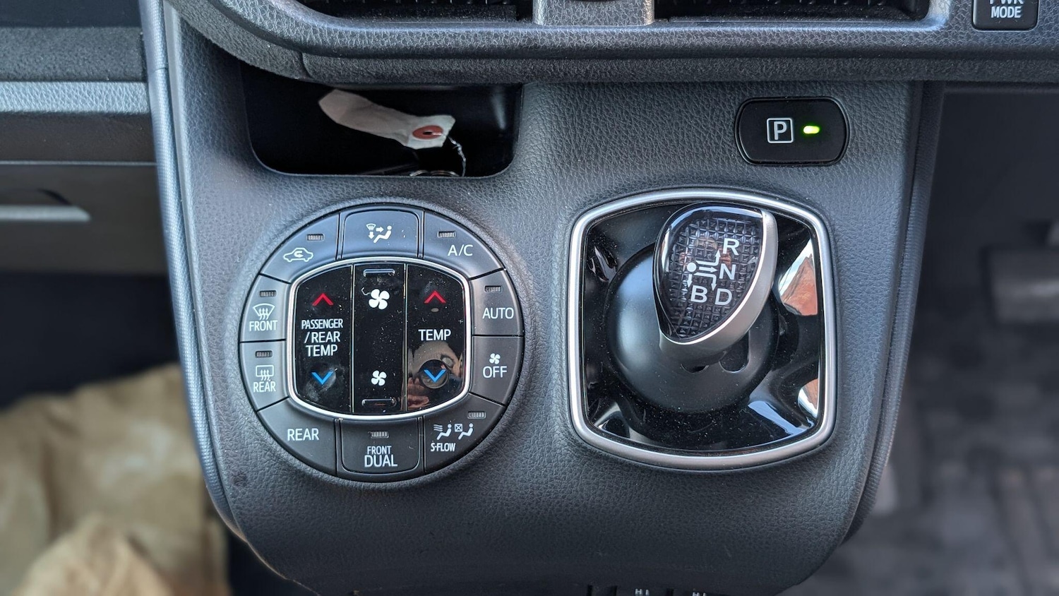 Used Toyota Noah for sale - 77066915: Photo 17