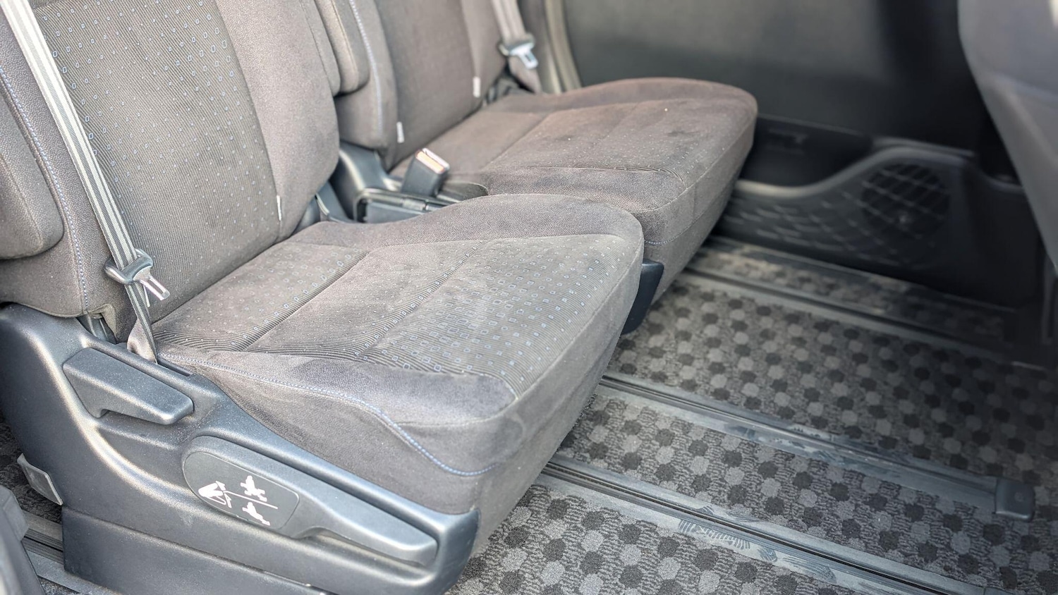 Used Toyota Noah for sale - 77066915: Photo 21