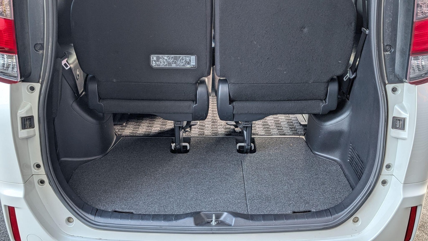 Used Toyota Noah for sale - 77066915: Photo 30