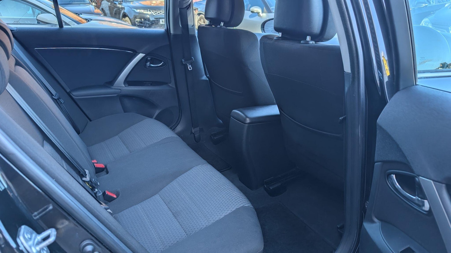 Used Toyota Avensis 2014 for sale - 77066376: Photo 34