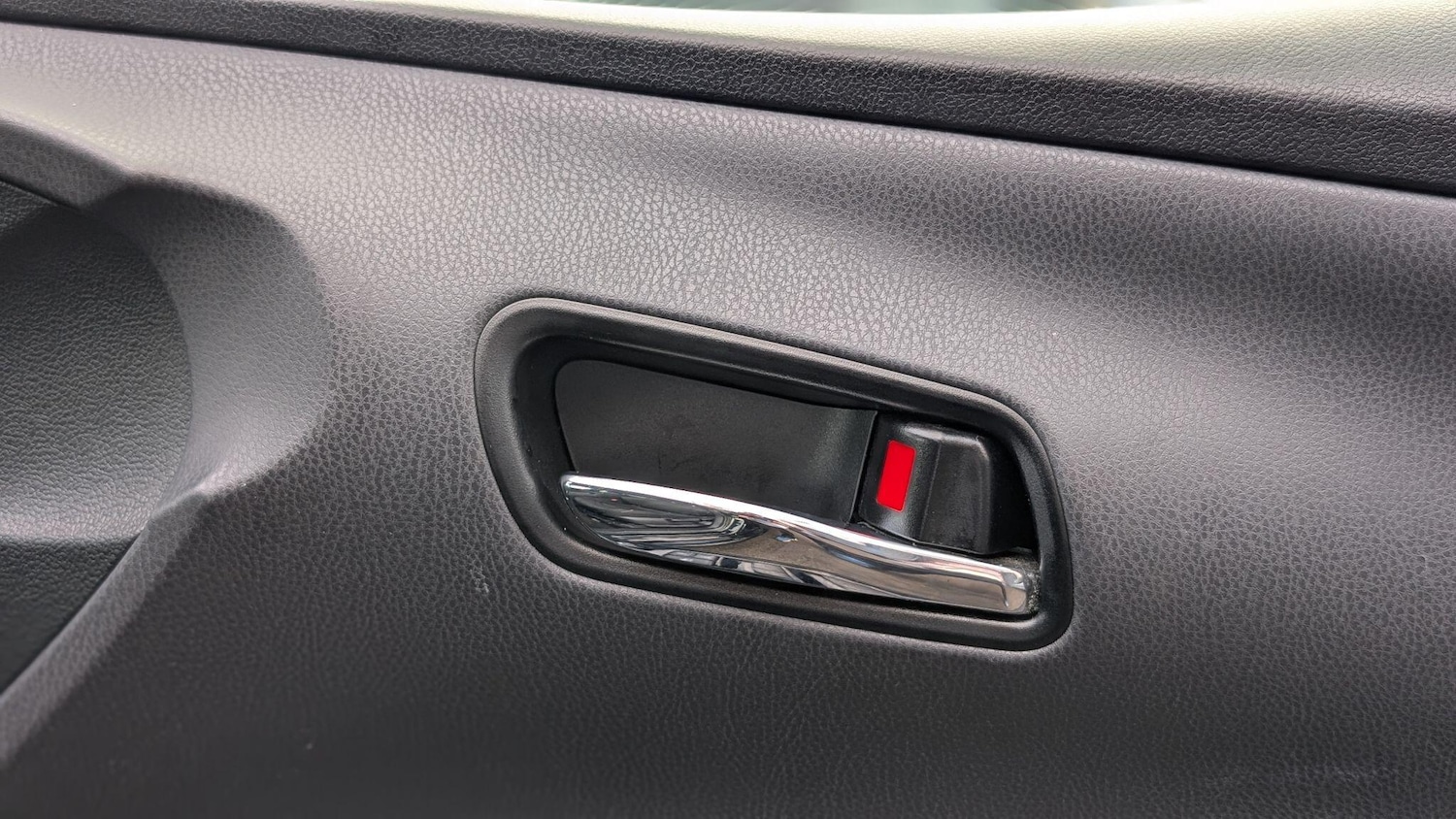 Used Toyota Prius 2025 for sale - 77066611: Photo 32