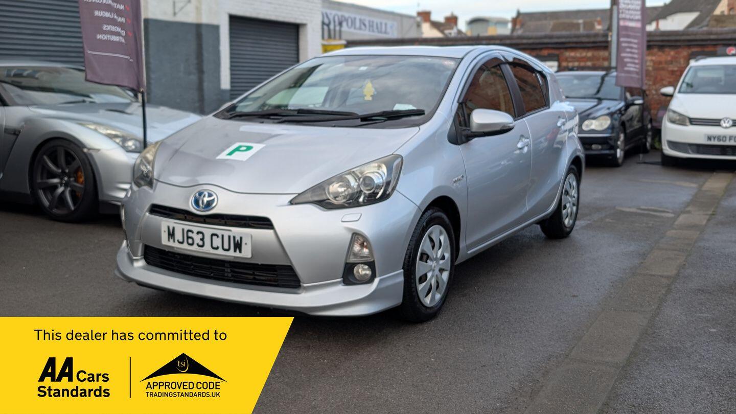 Used Toyota Aqua 2024 for sale - 76666818: Photo 1