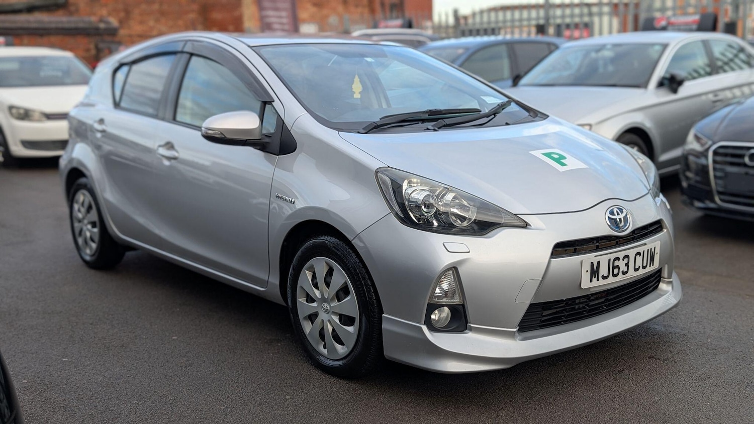 Used Toyota Aqua 2024 for sale - 76666818: Photo 3