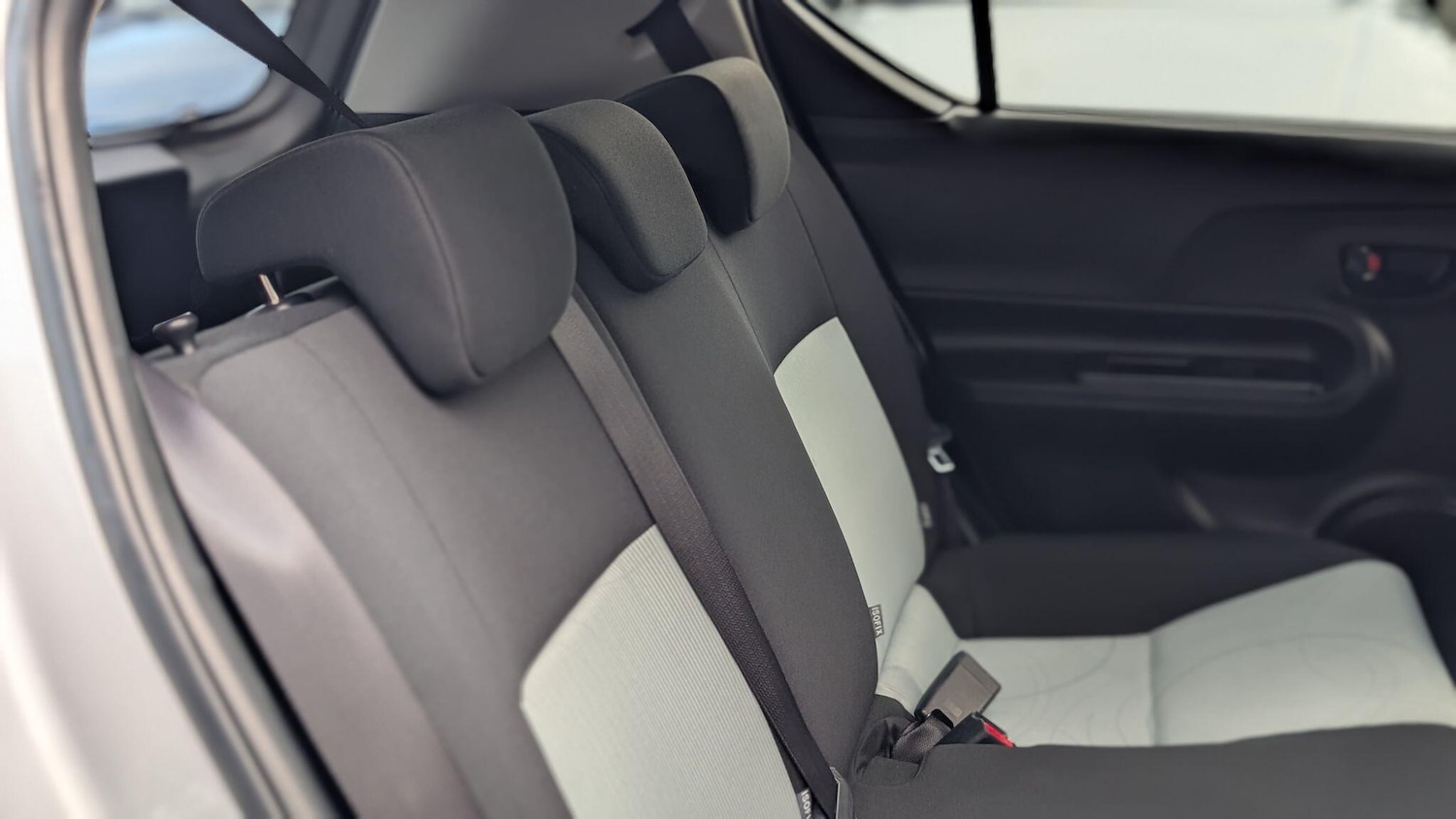 Used Toyota Aqua 2024 for sale - 76666818: Photo 32