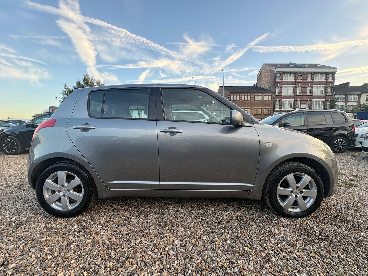 Used Suzuki Swift 2009 for sale - 76759323: Photo 2