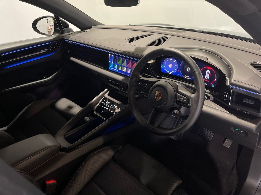 Used Porsche Macan 2025 for sale - 77200349: Photo 15