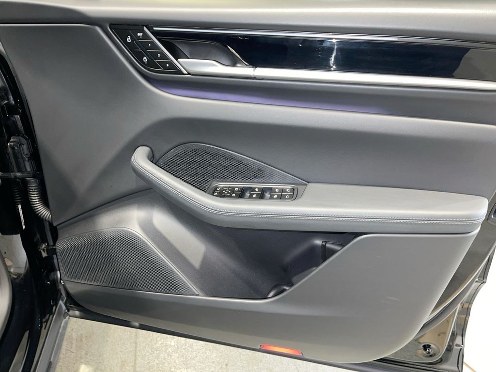 Used Porsche Macan 2025 for sale - 77200349: Photo 25