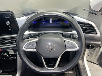 Used Volkswagen T-Roc 2023 for sale - 75947462: Photo
