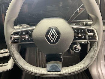 Used Renault Scenic E-Tech 2024 for sale - 75242195: Photo