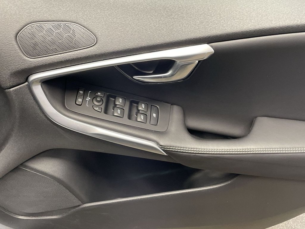 Used Volvo V40 2019 for sale - 76350582: Photo 24