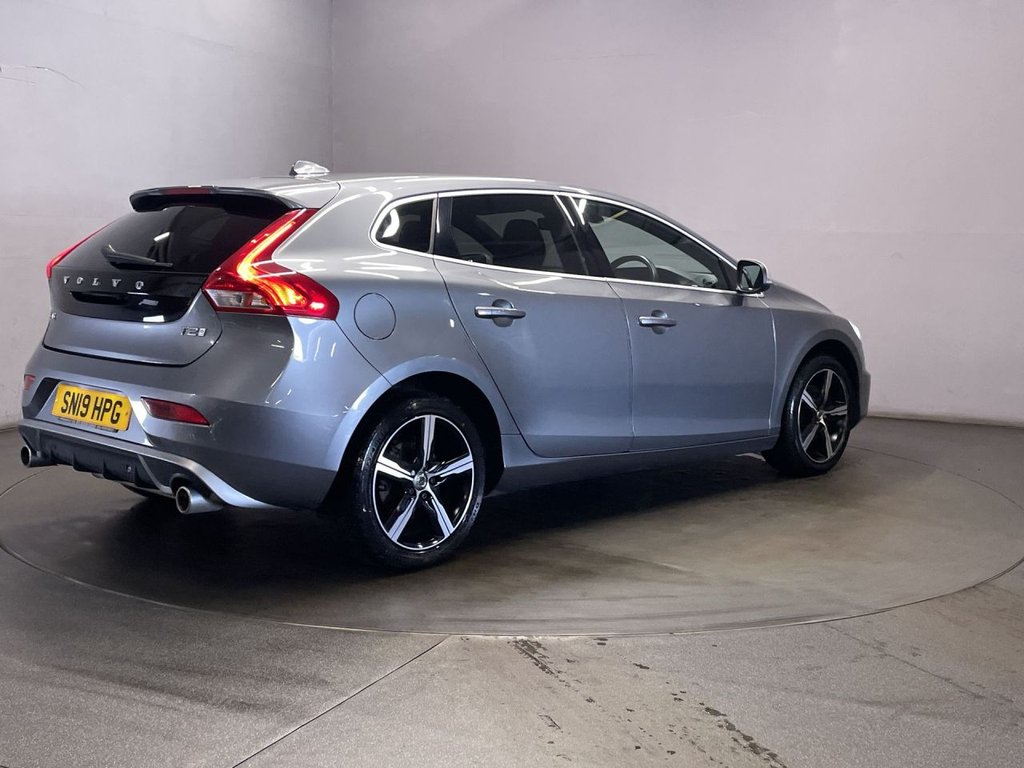 Used Volvo V40 2019 for sale - 76350582: Photo 8