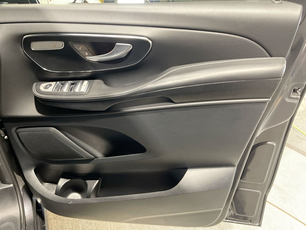 Used Mercedes-Benz V-Class 2023 for sale - 77792469: Photo 25