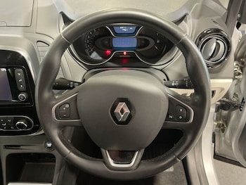 Used Renault Captur 2018 for sale - 75432529: Photo